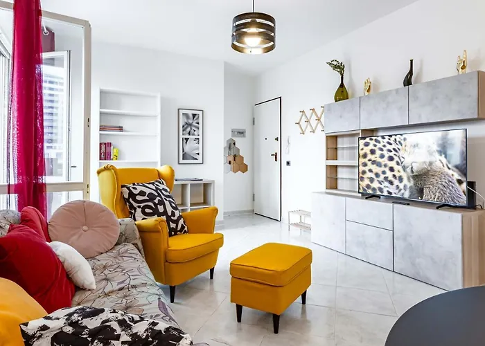 Cagliari Flat: Near The Station With Balcony!